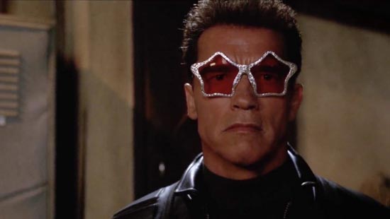Terminator con gli occhiali di elton john
